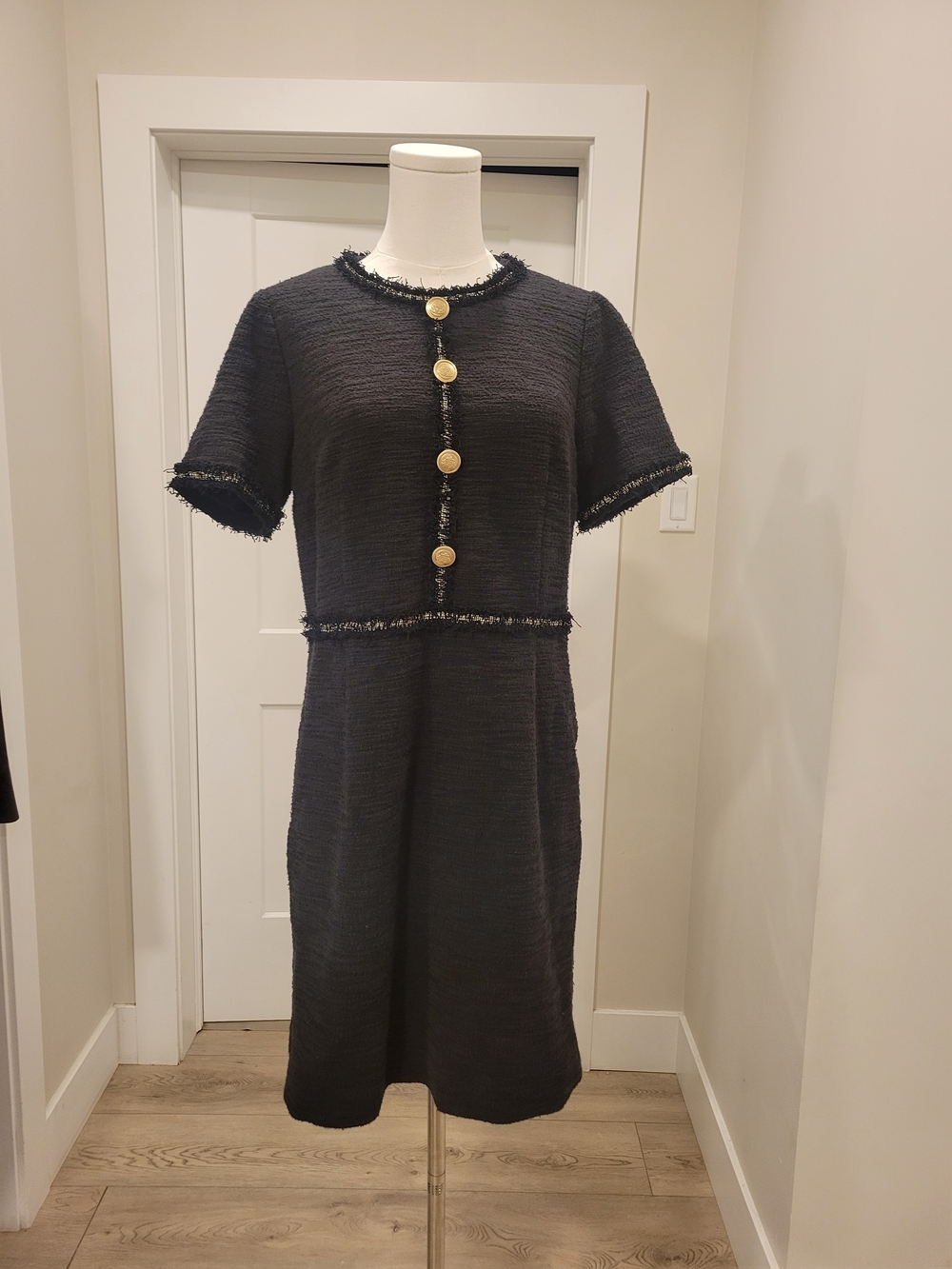 Melanie Lyne Classic Black Short-Sleeve Tweed Dress with Gold Buttons, Size 8